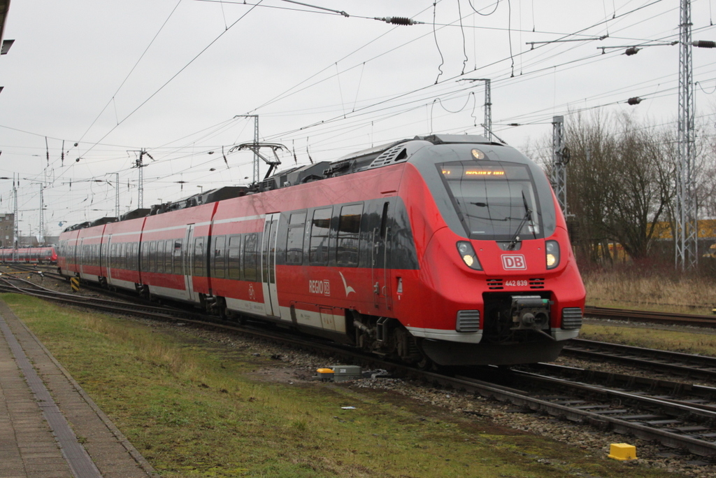 442 839-7 als RE 1(RE 78957)von Bad Kleinen nach Rostock Hbf bei der Einfahrt im Rostocker Hbf.12.01.2018