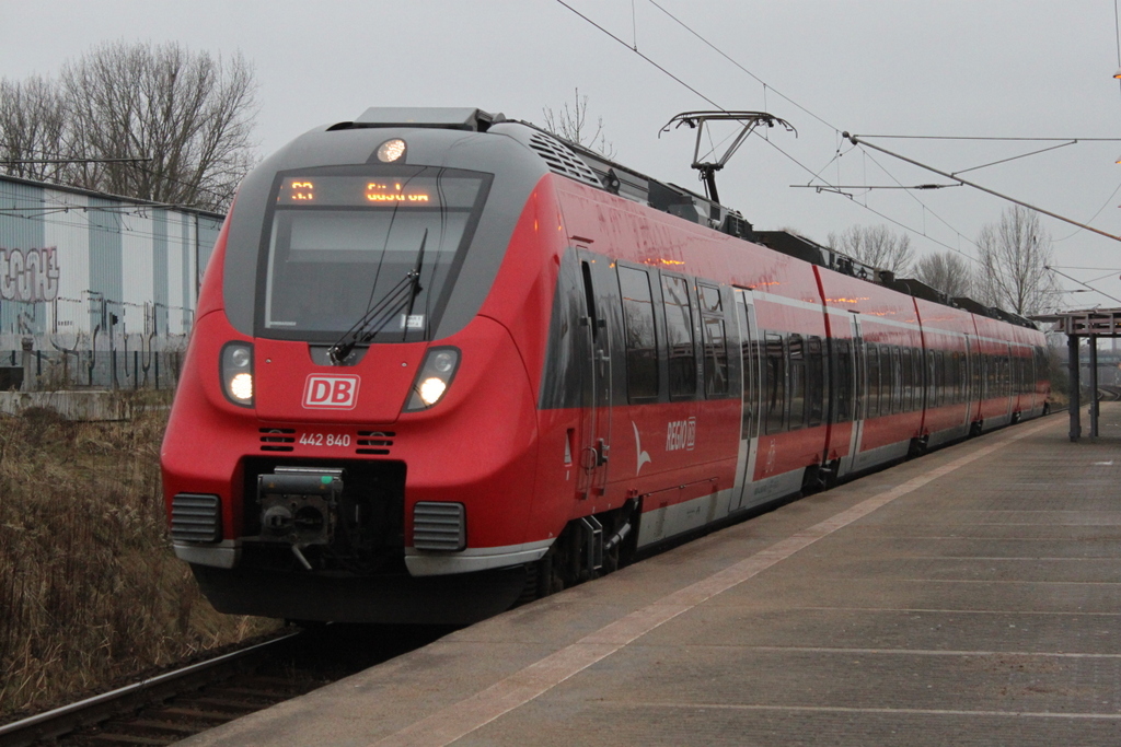 442 840 als S3(Warnemnde-Gstrow)bei der Einfahrt im Haltepunkt Rostock-Marienehe.22.01.2017