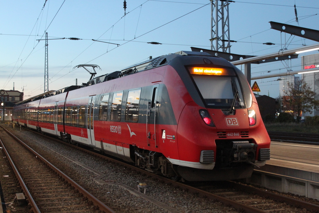 442 846 als RE13012(Sassnitz-Rostock)kurz nach der Ankunft im Rostocker Hbf.03.11.2018