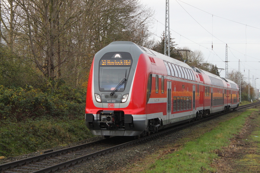 445 002-2+Twindexxwagen DBpza 782.1+445 010-5 als S1 von Warnemünde nach Rostock Hbf bei der Einfahrt im Haltepunkt Rostock-Bramow.24.11.2017
