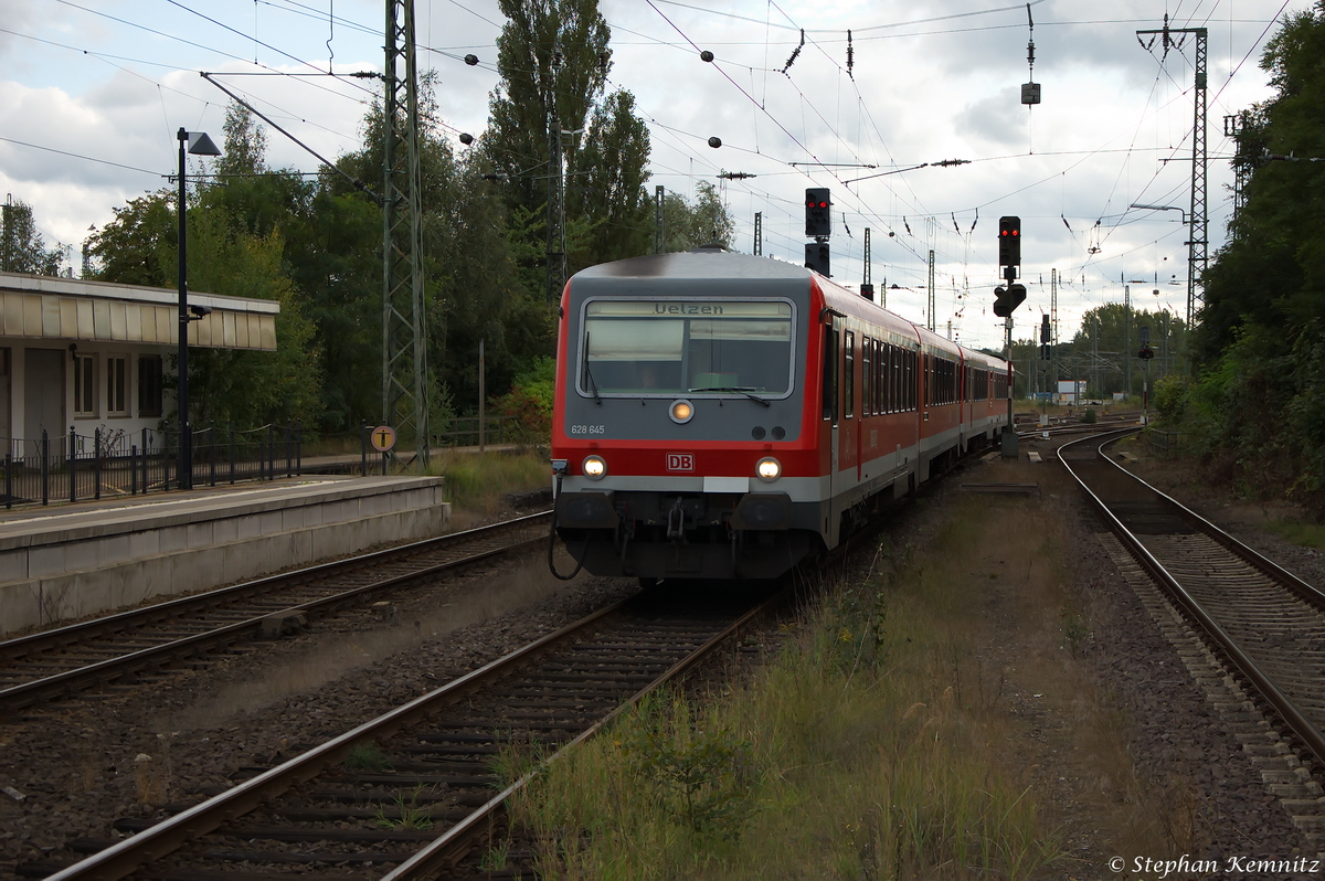 628 645-3 & 928 600-5 als RB (RB 14962) von Braunschweig Hbf nach Uelzen, bei der Einfahrt in Uelzen. 09.09.2014 (Fotostandpunkt war am Bahnsteigende in Uelzen)