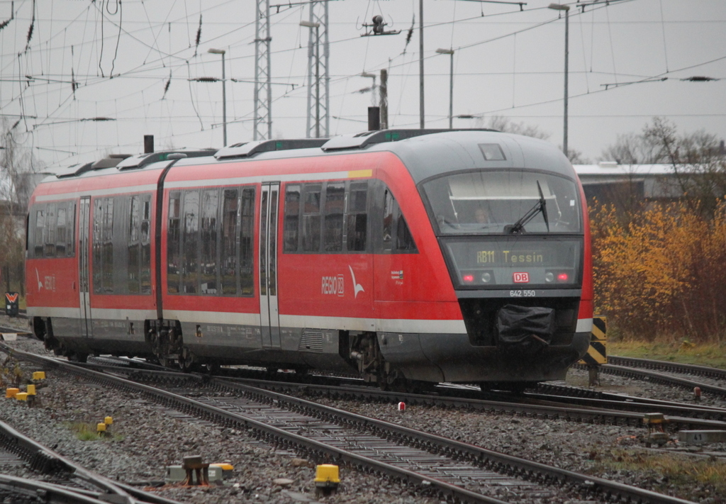 642 550 als RB11(Wismar-Tessin)bei der Ausfahrt im Rostocker Hbf.07.12.2018