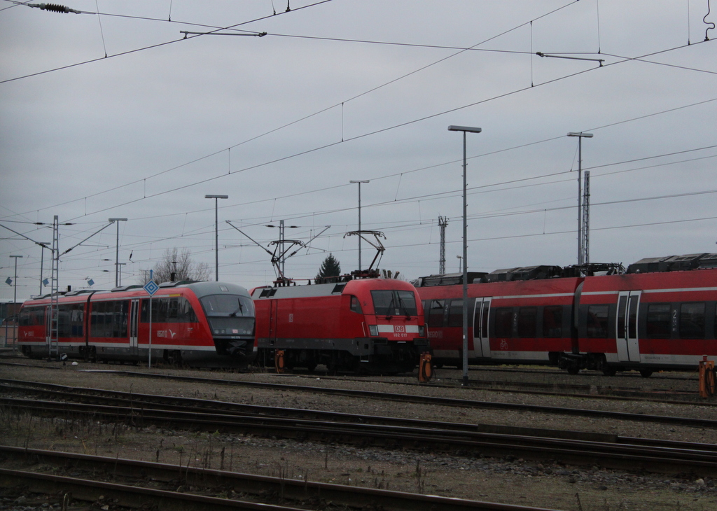 642 579 und 182 017 waren am Morgen des 04.12.2016 im BW Rostock Hbf abgestellt.