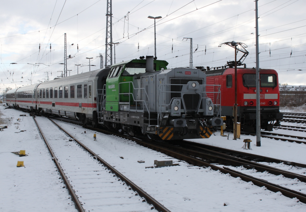 650 114-8 mit IC 2417(Rostock-Kln)bei der Bereitstellung im Rostocker Hbf.17.01.2016