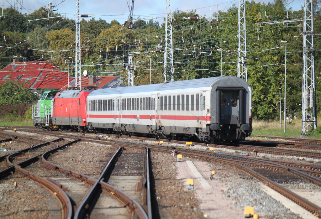 650 114-8+101 088-3 mit IC 2213 Kurswagen von Rostock Hbf nach Stuttgart im Rostocker Hbf.27.09.2015