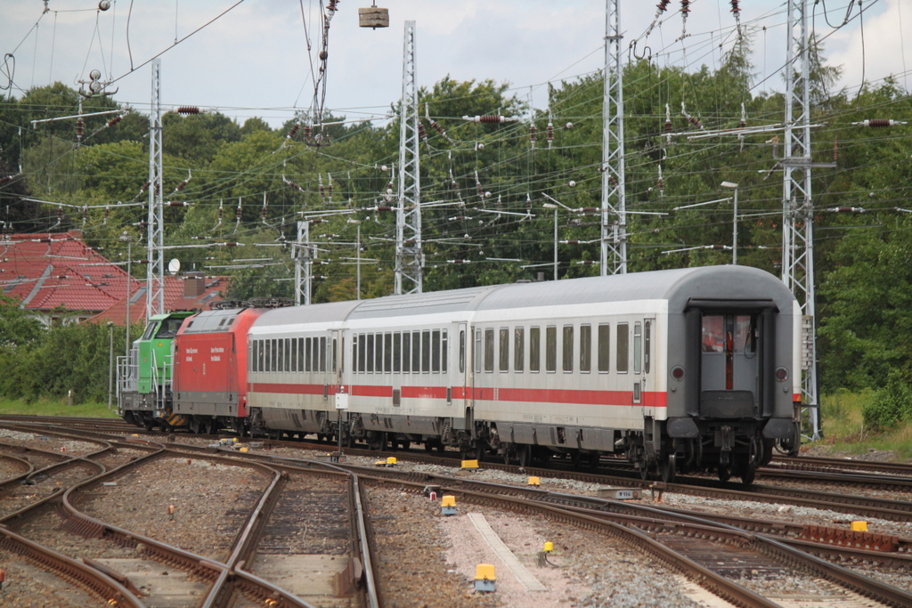 650 114+101 137 mit Kurswagen für IC 2213(Binz-Stuttgart)im Rostocker Hbf.04.08.2017