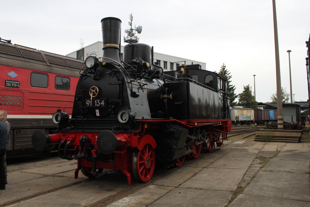 91 134 vom Mecklenburgischen Eisenbahn-und Technikmuseum stand zu den Schweriner Modellbahn-Tagen drauen zur besichtigung.01.10.2016