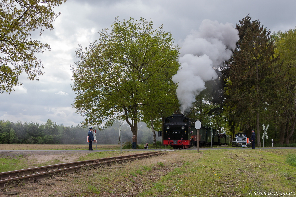 99 4633 der Rügenschen Bäderbahn gastierte im Mai 2015 bei der Prignitzer Kleinbahnmuseum Lindenberg e. V.  Pollo  und war mit dem Zug 8075 von Lindenberg nach Mesendorf am Haltepunkt Vettin Hp anzutreffen. 15.05.2015