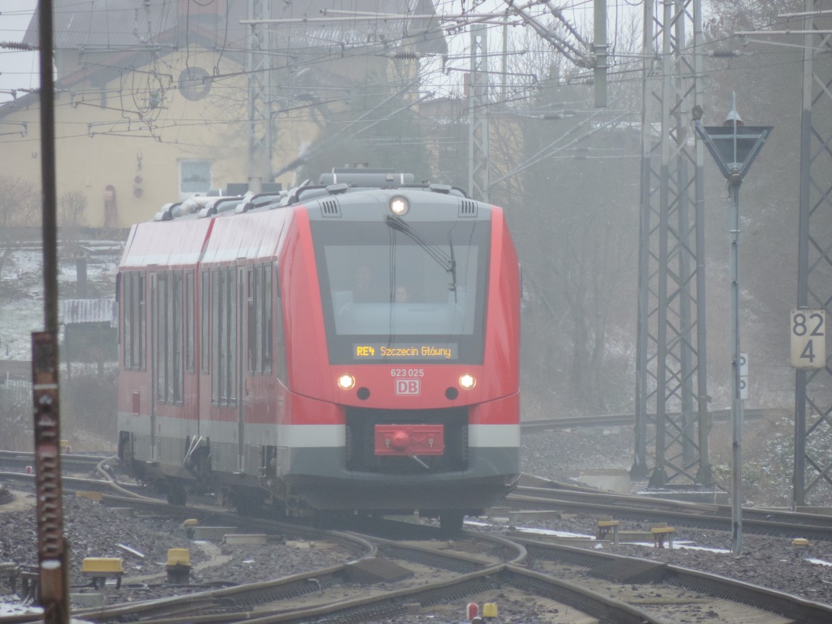 Am 15.01.2016 war 623 025 mit dem RE4 von Lbeck nach Lcknitz unterwegs im Bahnhof Bad Kleinen