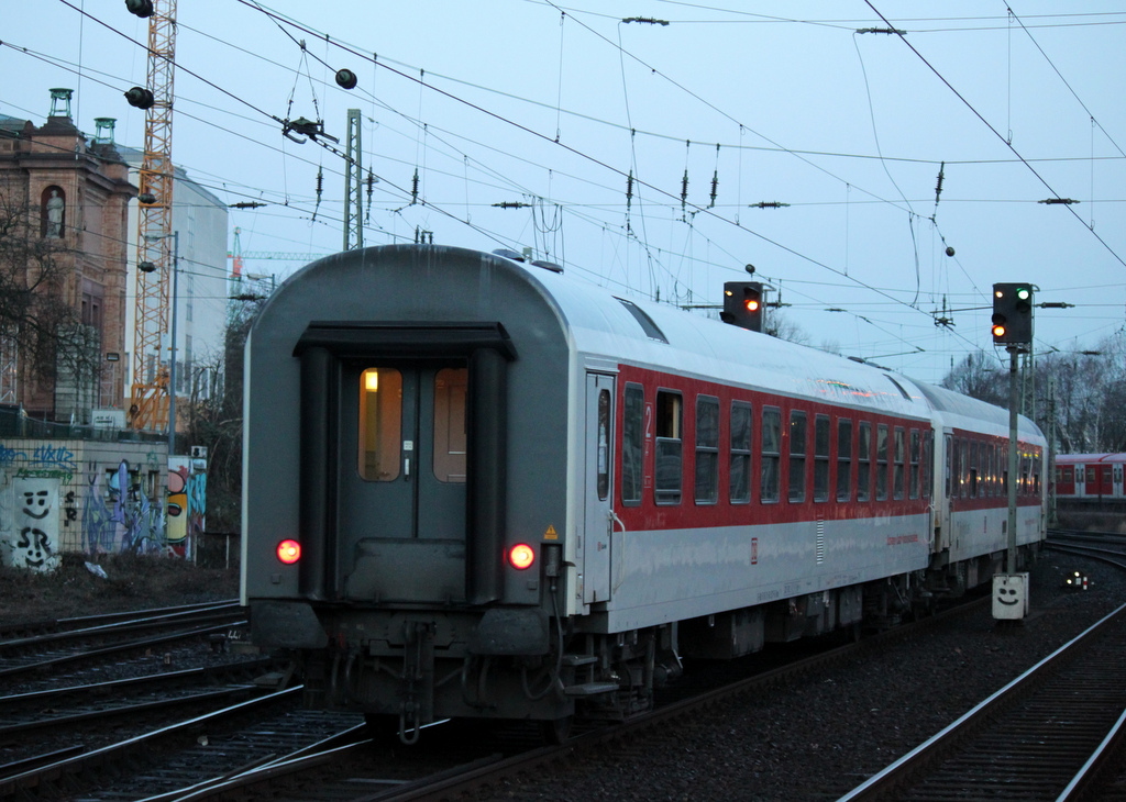 Am Ende des CNL 478(Zrich HB-Hamburg-Altona)lief dieser Nachtzugwagen der Bauart Bomz mit.Aufgenommen am 17.01.2015 im Hamburger Hbf. 