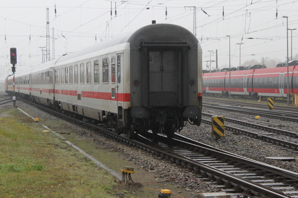 Am Ende des IC 2239(Rostock-Leipzig)lief der 1.Klasse Avmz mit Aufgenommen am 06.11.2014 im Rostocker Hbf.Auch im nchsten Fahrplanjahr 2016 wird der IC 2238/2239 mit 5xWagen und ohne Steuerwagen fahren.