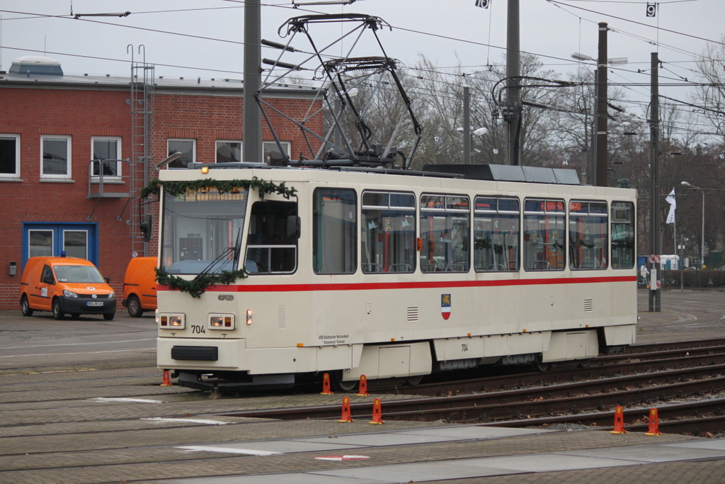 CKD Tatra Wagen T6A2 704 stand am Nachmittag des 30.11.2018 auf dem Betriebshof der Rostocker Straßenbahn AG.