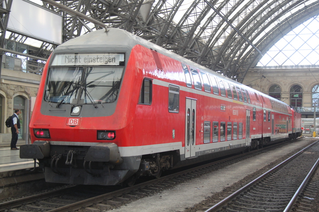 DABpzfa 762.0 stand am 07.11.2015 als RB 17211(Zwickau-Dresden)im Dresdener Hbf am Gleis 13