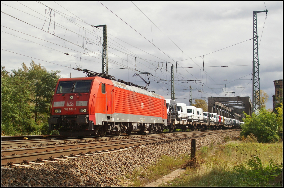 DB Cargo 189 007-8 fuhr mit neuen Autos am 09.09.2017 Richtung Magdeburg am Abzweig Magdeburg Elbbrücke vorbei