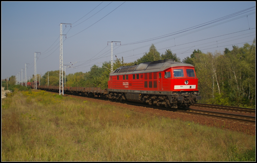 DB Schenker 232 587-6 fuhr mit einem gemischten Gterzug, u.a. Normalblech nach Neuss, am 17.09.2014 durch die Berliner Wuhlheide (NVR-Nummer 92 80 1232 587-6 D-DB, REV Verl. | LMR9 | 18.09.14)