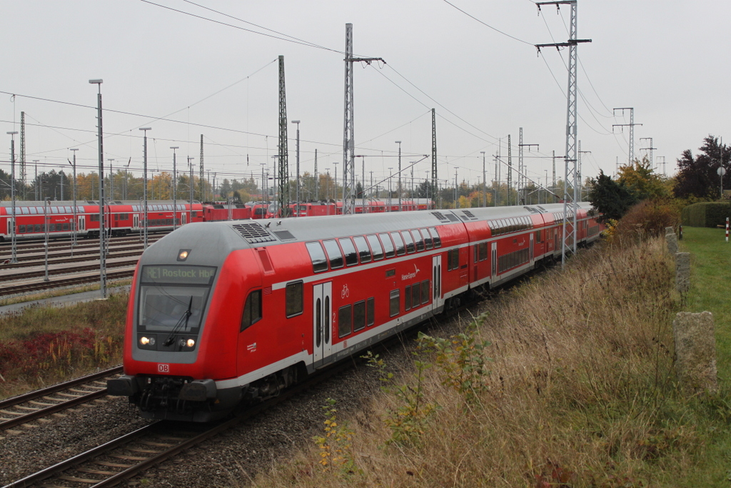DBpzfa 766.1 als RE 4309(Hamburg-Rostock)bei der Einfahrt im Rostocker Hbf.21.10.2016