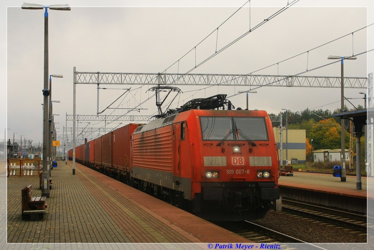 DBSR 189 007 mit COntainerzug in Rzepin auf dem Weg nach Poznan (Posen) am 17.10.2015