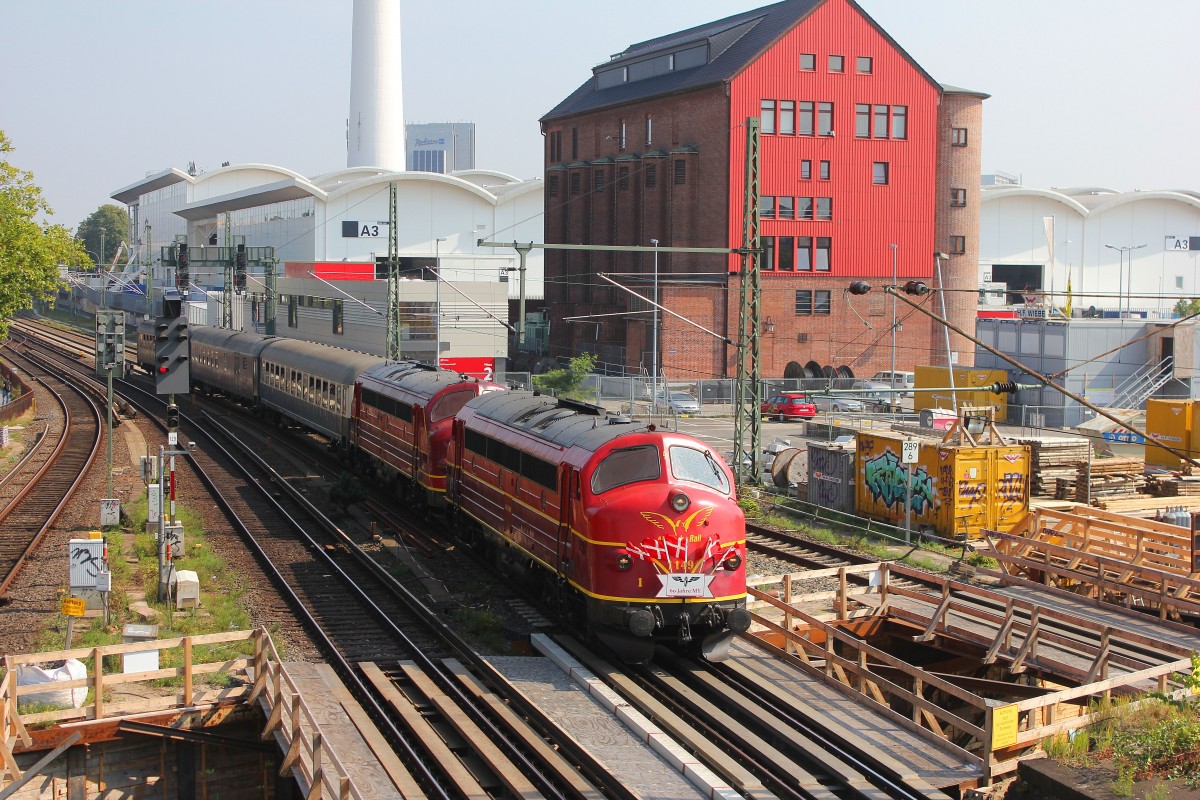 Die Altmark Rail Noab 1149 & 1155 mit dem IGE Sonderzug nach Odense machte am Freitag den 05 September 2014 einen Abstecher nach Hamburg auf ihren Weg und kam durch Hamburg Sternschanze gefahren.