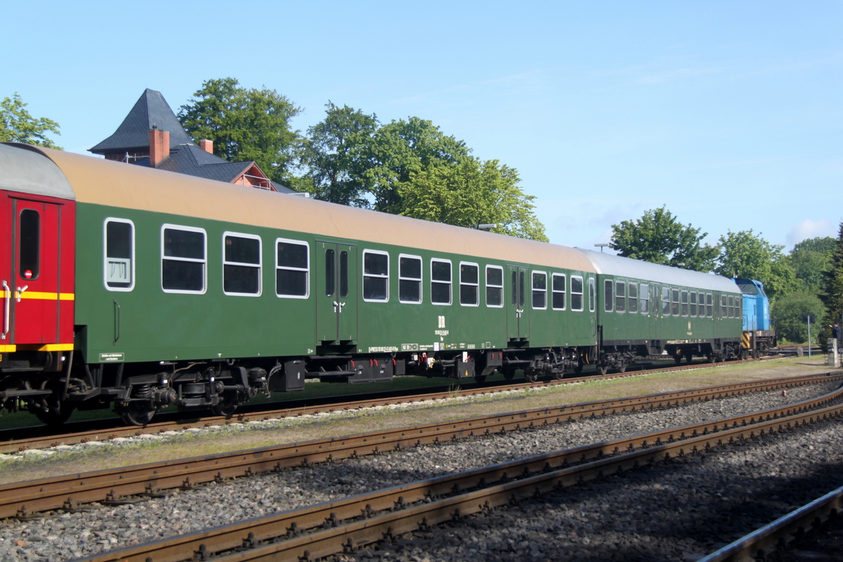 Die Wagen Byu und Bn der Firma Eisenbahn-Bau-und Betriebsgesellschaft Pressnitztalbahn mbH waren am 31.05.2015 zu Gast in Putbus.