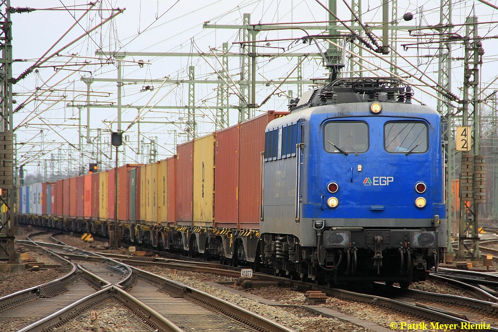EGO 140 824 mit Containerzug in Hamburg-Harburg Richtung Hamburg-Waltershof am 26.03.2015