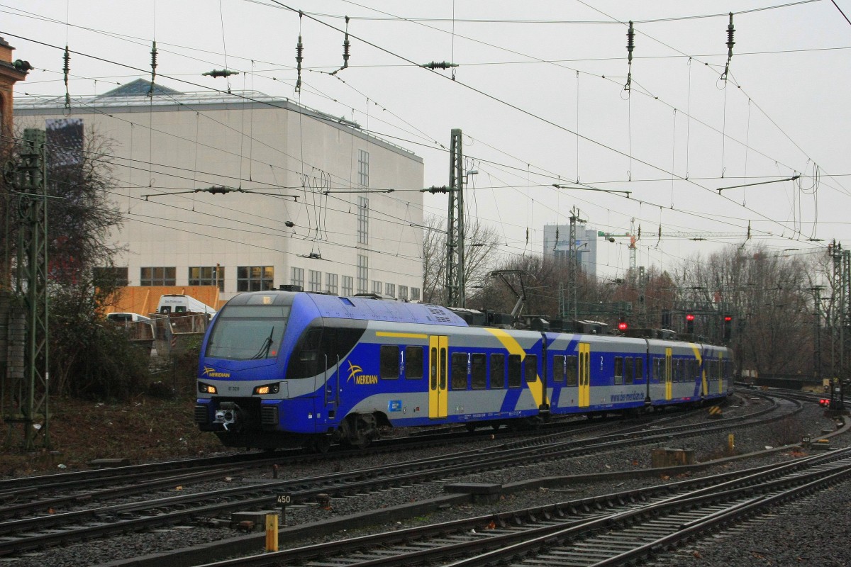 Ersatzzug Meridian ET 328 (FLIRT III ) als RB61 von Itzehoe bei Einfahrt in Hamburg Hbf am 15.12.2014