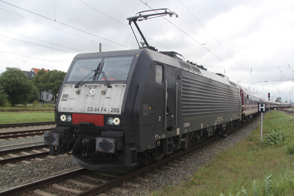 ES 64 F4-286(189 286-8)mit DPF 1867 von Rostock Hbf nach Dsseldorf/kln bei der Bereitstellung im Rostocker Hbf.06.09.2015