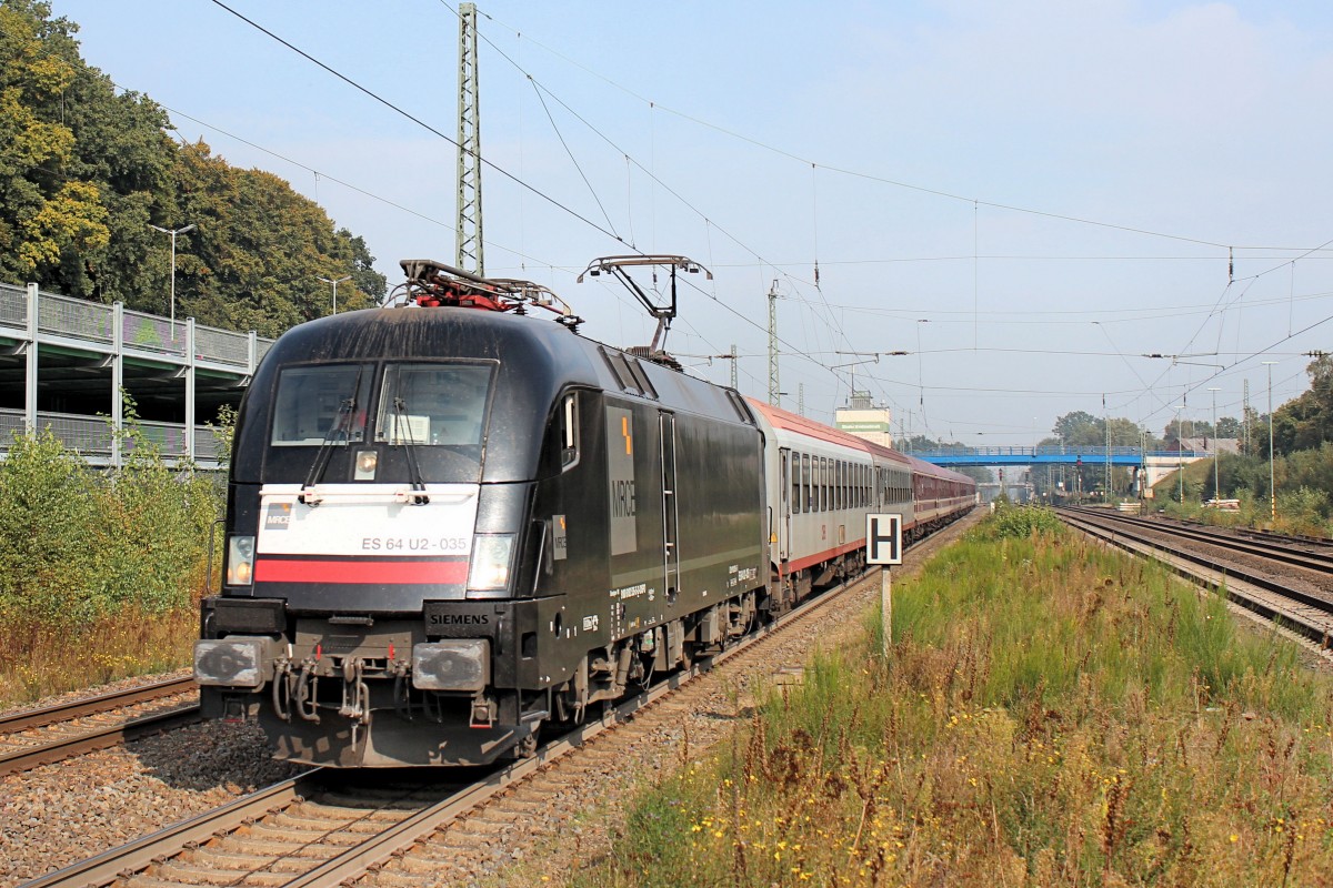 ES 64 U2-035 mit einen Sonderzug am 04.10.2015 in Tostedt.