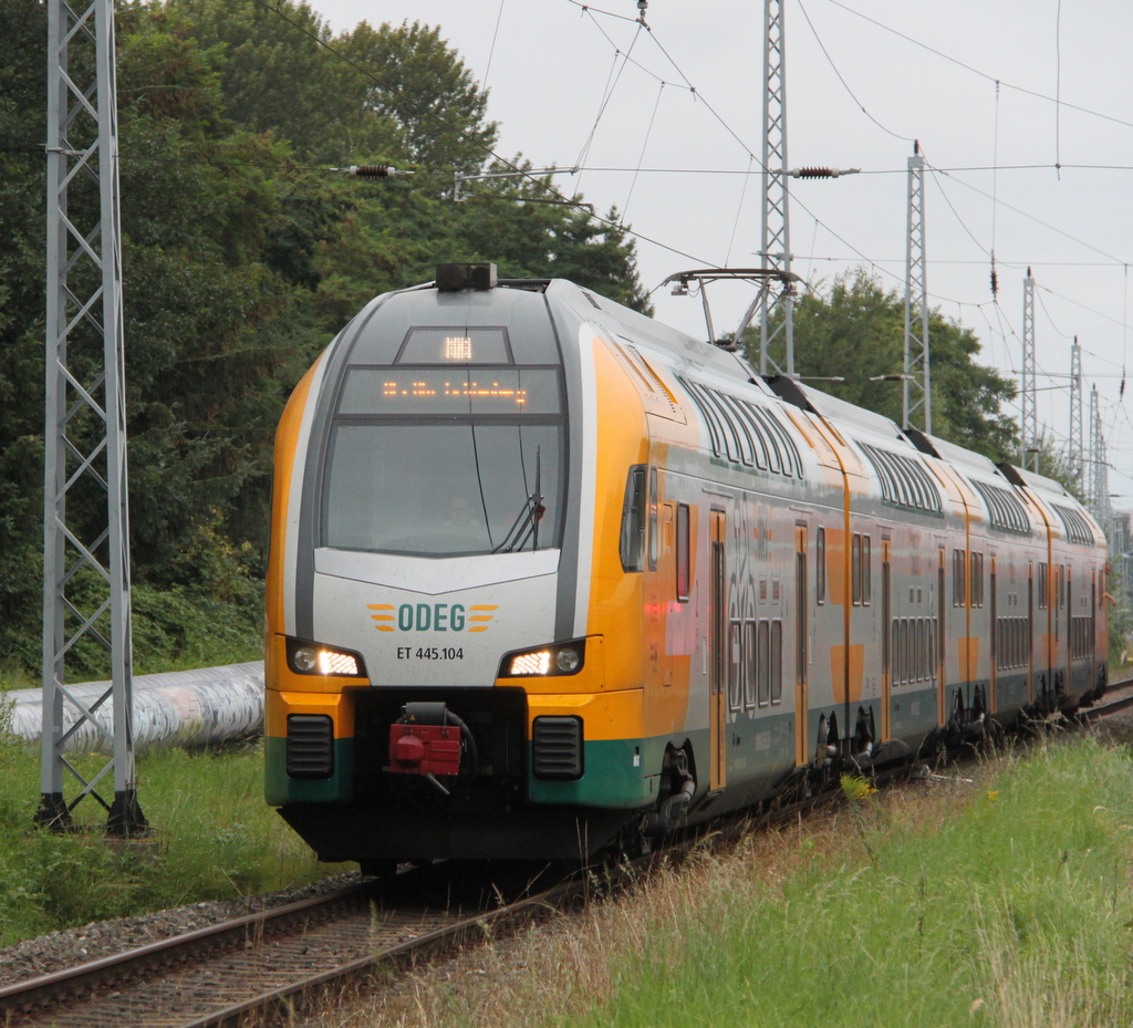 ET 445.104 als Ostsee-Express von Warnemnde nach Berlin-Lichtenberg bei der Durchfahrt in Rostock-Bramow.13.08.2016