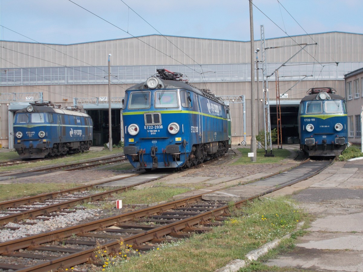 ET22-Loks vor der Lokhalle,am 16.August 2015,in Szczecin Port Centralny.