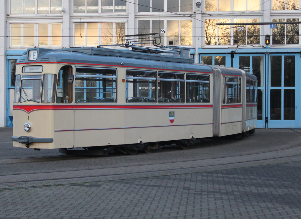 Gelenktriebwagen des Typs G4(Baujahr: 1961)stand am 03.11.2017 abgerüstet auf dem Betriebshof der Rostocker Straßenbahn AG.