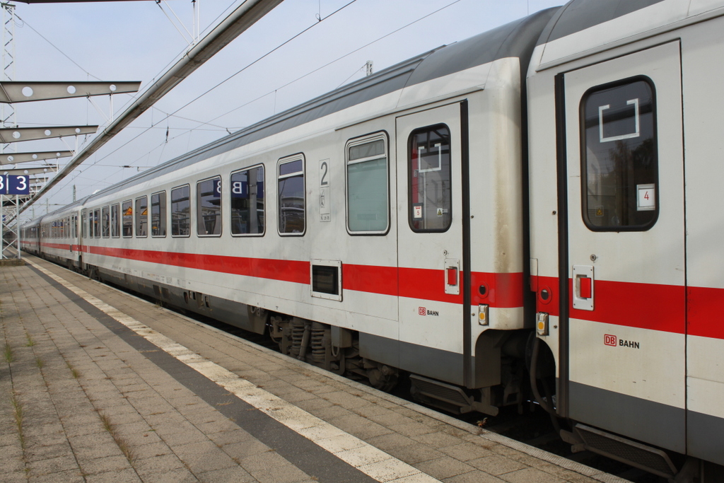 IC-Wagen Bpmbdz 294.0 stand als IC 2213(Rostock-Stuttgart)im Rostocker Hbf.01.11.2015
