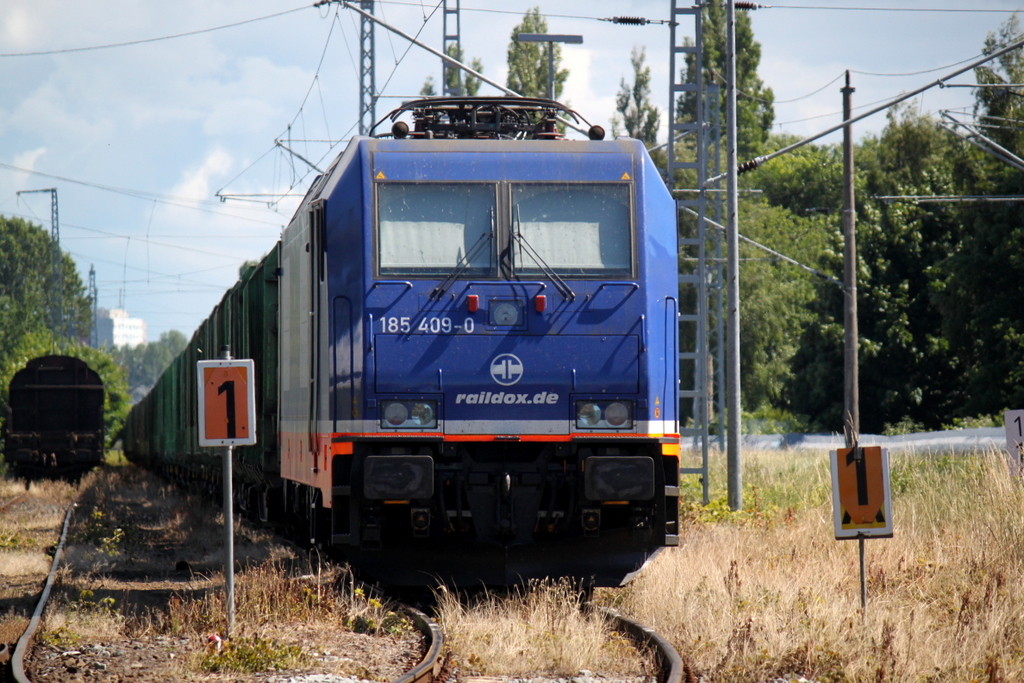 kaum von der Insel Rgen zurck gab es im Bahnhof Rostock-Bramow die Raildox 185er.14.06.2014