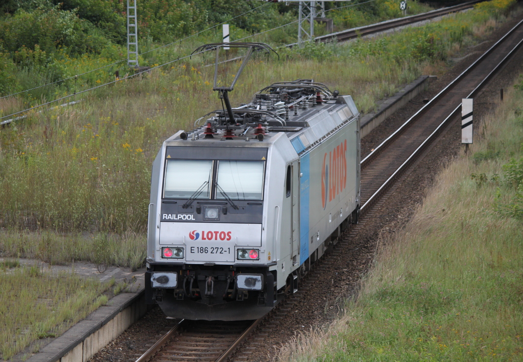 Lotos E 186 272-1 als Tfzf am Morgen des 19.08.2017 in Rostock-Kassebohm.