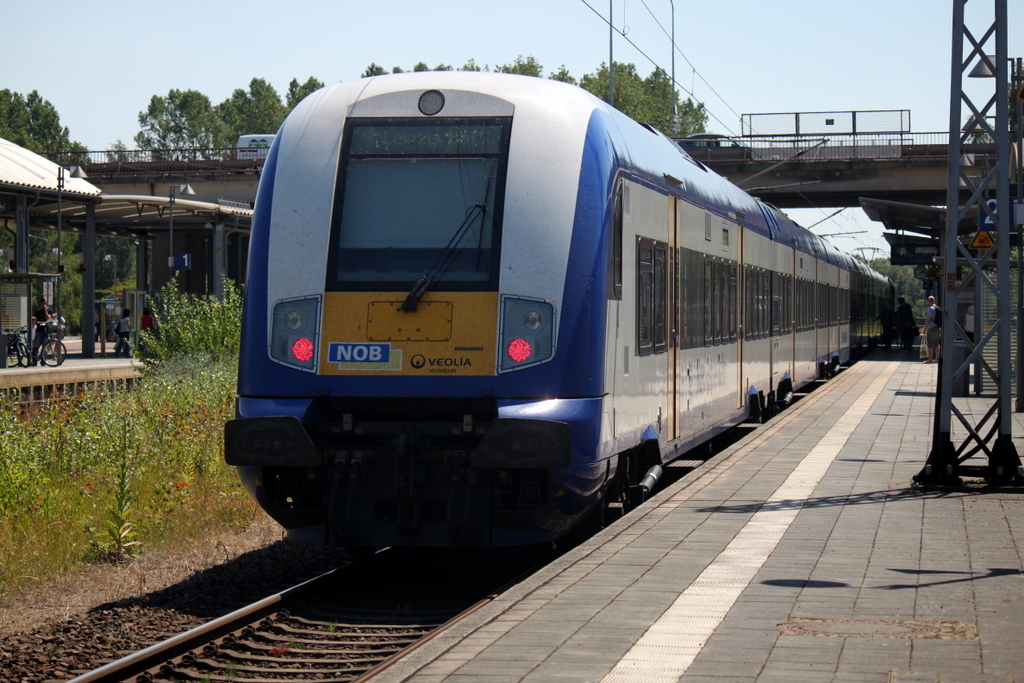 Married-Pair-Steuerwagen als InterConnex 68904 von Warnemnde nach Leipzig Hbf kurz vor der Ausfahrt im Haltepunkt Rostock-Ltten Klein.04.07.2014