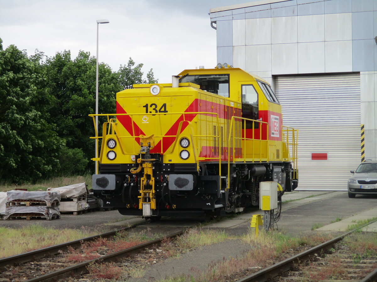 MEG 132 vor dem Lokschuppen,im Werkbahnhof Rdersdorf,am 13.Juni 2021.