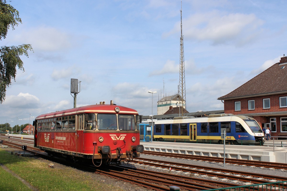 Moorexpress EVB VT 168 und VT 113 (im Hintergrund) am 26.08.2015 in Bremervörde.
Mehr Bilder von der EVB auf www.Bahnfotokiste.com