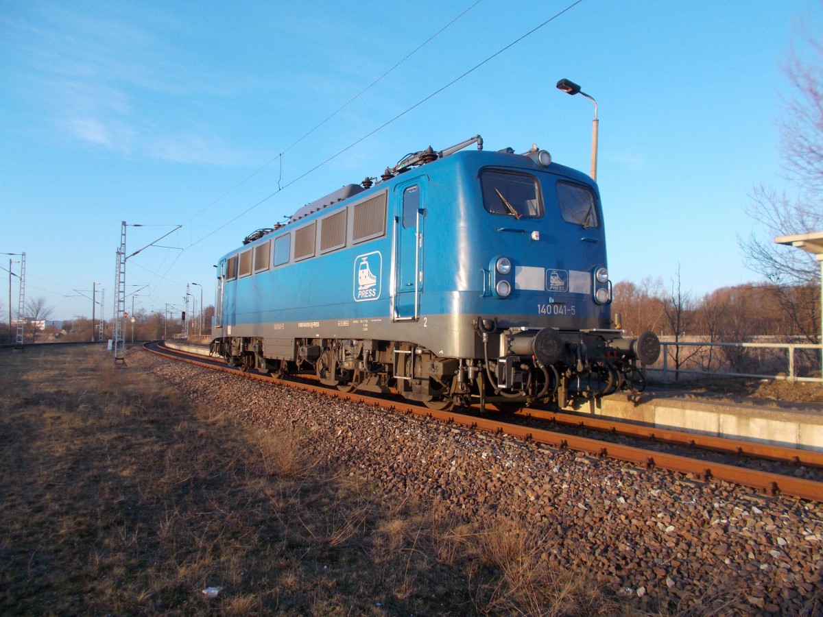 PRESS 140 041-5,am 17.Januar 2015,am ehemaligen Haltepunkt Mukran-Mitte.