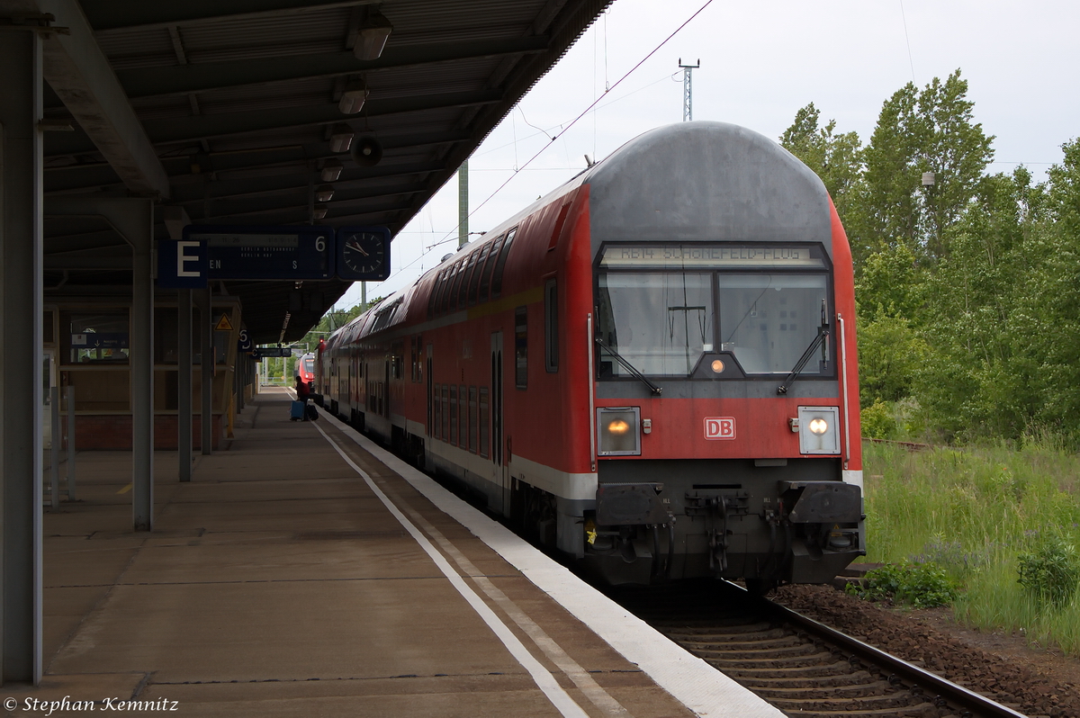 RB14  Airportexpress  (RB 18914) von Berlin-Schnefeld Flughafen nach Nauen in Berlin-Schnefeld Flughafen und geschoben hatte die 143 641-9. 27.05.2014