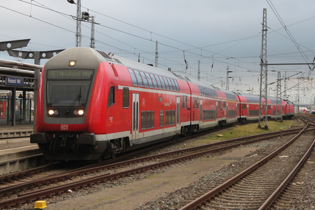 RE 91911 von Blankenberg(Meckl) nach Rostock Hbf bei der Einfahrt im Rostocker Hbf.03.11.2017
