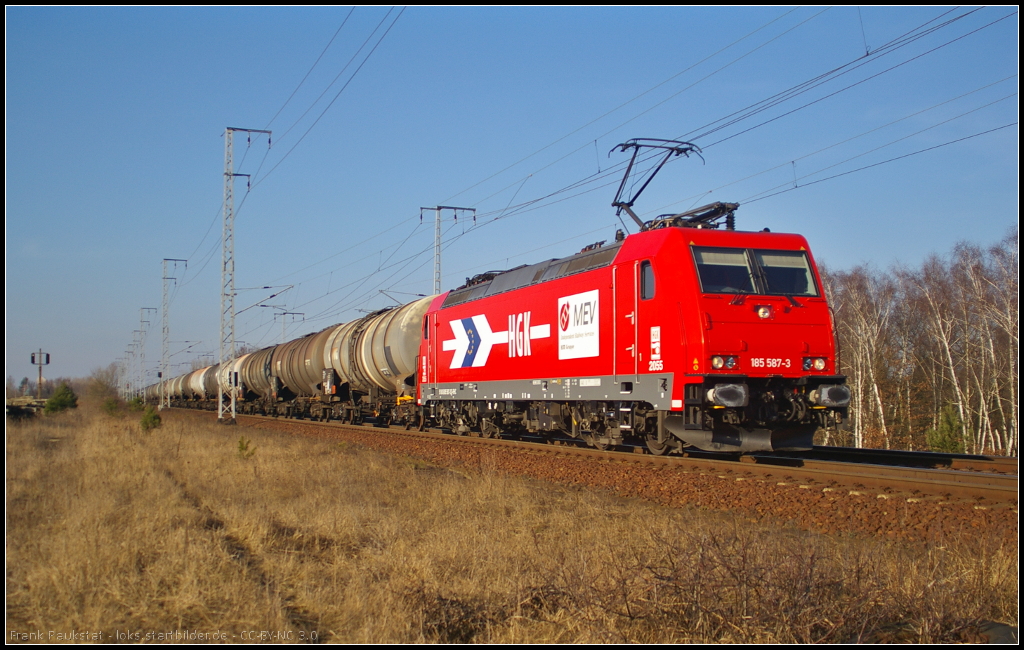 RheinCargo 2055 / 185 587  MEV  mit Tankwagen-Zug am 09.03.2014 durch die Berliner Wuhlheide