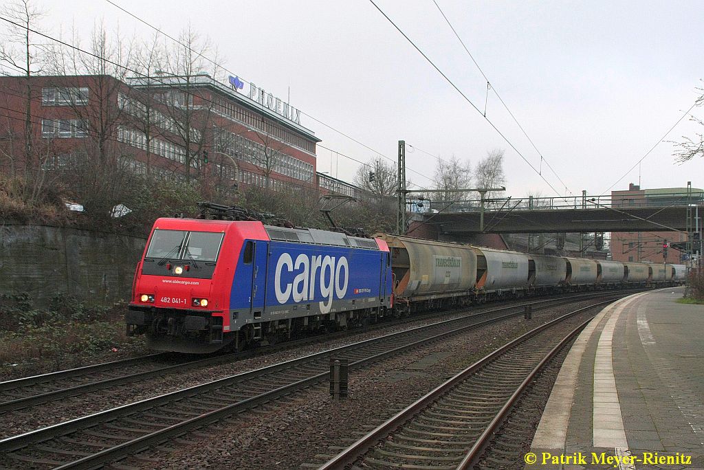 SBB Cargo/HSL 482 041 mit Transcereales-Getreidezug am 20.01.2015 in Hamburg-Harburg auf dem Weg nach Süden