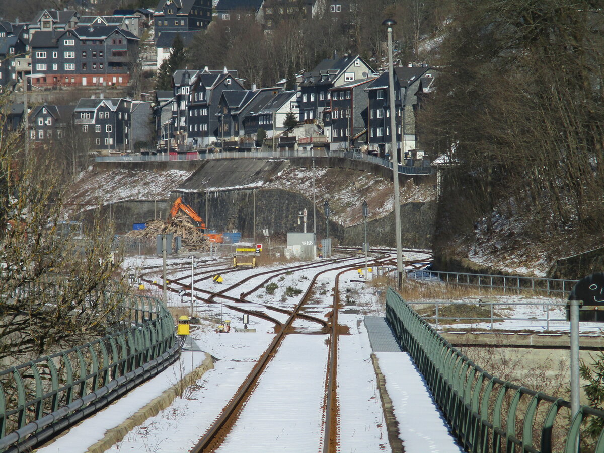 So sieht die Einfahrt von Lauscha aus Richtung Ernstthal aus.Aufgenommen am 01.März 2023.
