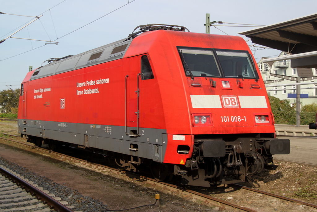 statt der angekndigten 115 261-0 kam 101 008-1 mit dem IC 2405(Stralsund-Kln)bis Rostock Hbf.11.10.2014