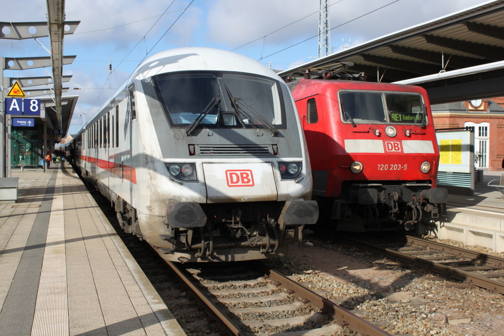 Steuerwagen(Bpmbdzf)als IC 2212 von Koblenz Hbf nach Ostseebad Binz stand am 26.02.2016 im Rostocker Hbf.