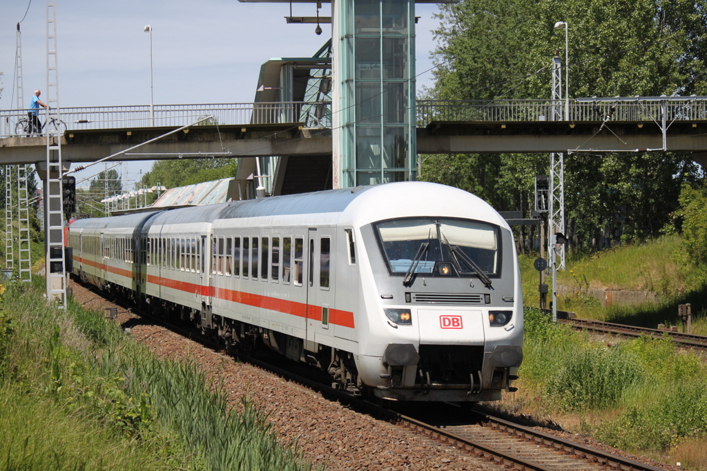 Steuerwagen(Bpmbdzf)als IC2239 von Warnemnde nach Leipzig Hbf bei der Durchfahrt am 28.06.2015 in Rostock-Marienehe.