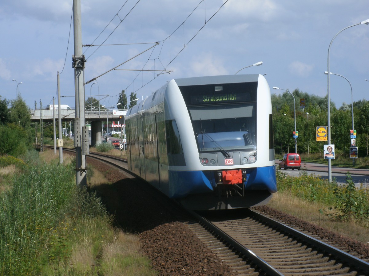 UBB 646 129-6 hatte,als UBB 29481 von Barth,noch knapp 2,4km bis zum Stralsunder Hbf zufahren,als Dieser,am 21.August 2013,den Hp Stralsund Grnhufe verlie.