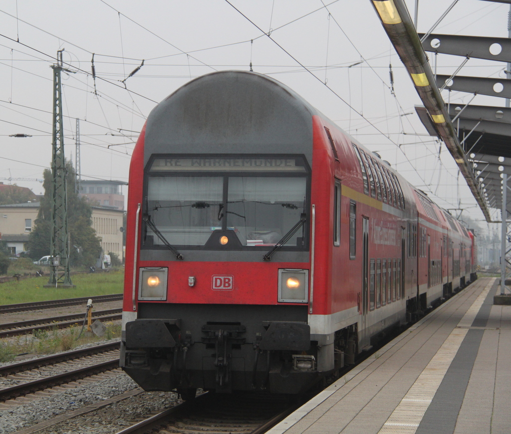 Warnemnde-Express 18590 von Berlin Hbf(tief)nach Warnemnde bei der Einfahrt im Rostocker Hbf.03.10.2014