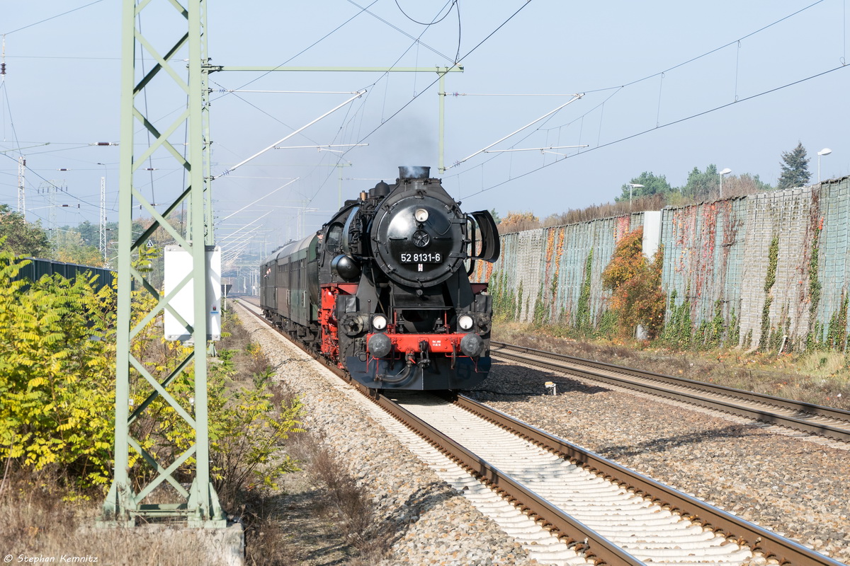 WFL 52 8131-6 mit einem Dampfsonderzug von Berlin Gesundbrunnen nach Lübbenau und Finsterwalde, bei der Durchfahrt in Lübben(Spreewald). 31.10.2015