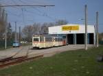Triewagen 46+Beiwagen 156 stehen gemeinsam vor dem Depot 12 in Rostock-Marienehe.(17.04.10)