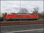 DB Cargo 189 057 fuhr mit einem Kesselwagenzug durch Leipzig-Thekla, hier ergab sich die Möglichkeit die Lok in der Breitseite aufzunehmen, 21.03.2023 (91 80 6189 057-3 D-DB)
